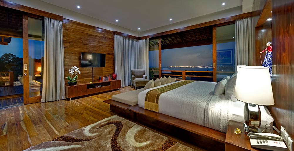 Villa Aiko - Restful master bedroom with stunning ocean view